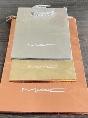 LOT OF 18 MAC Cosmetics Paper Gift Bags Shopping Bags Tote Bags NEW 6 SETS OF 3